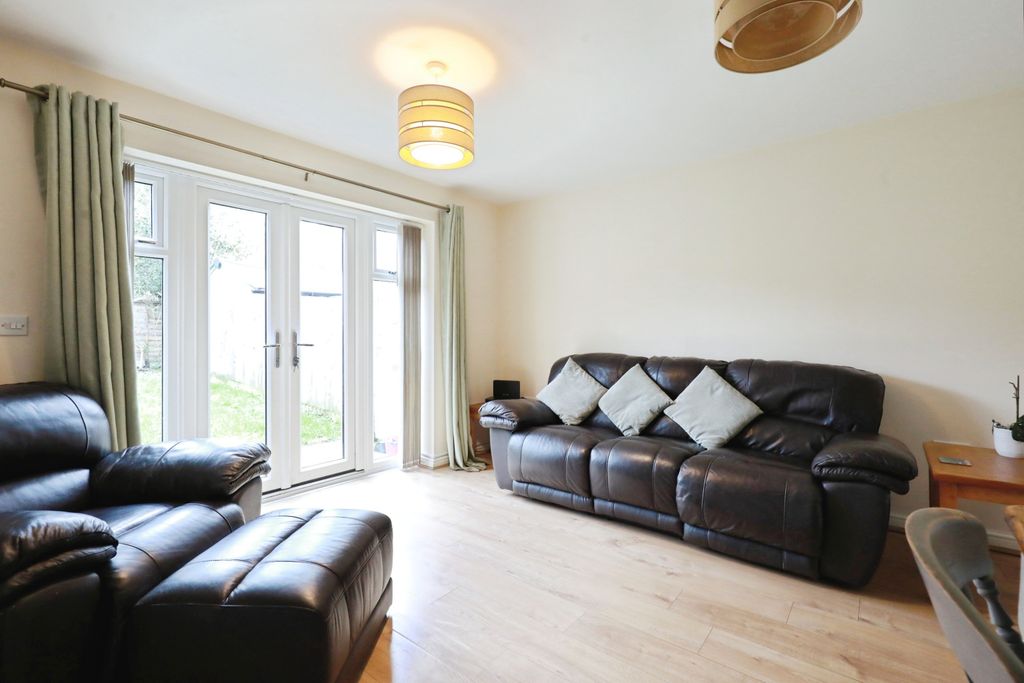 Property photo 3 of 11