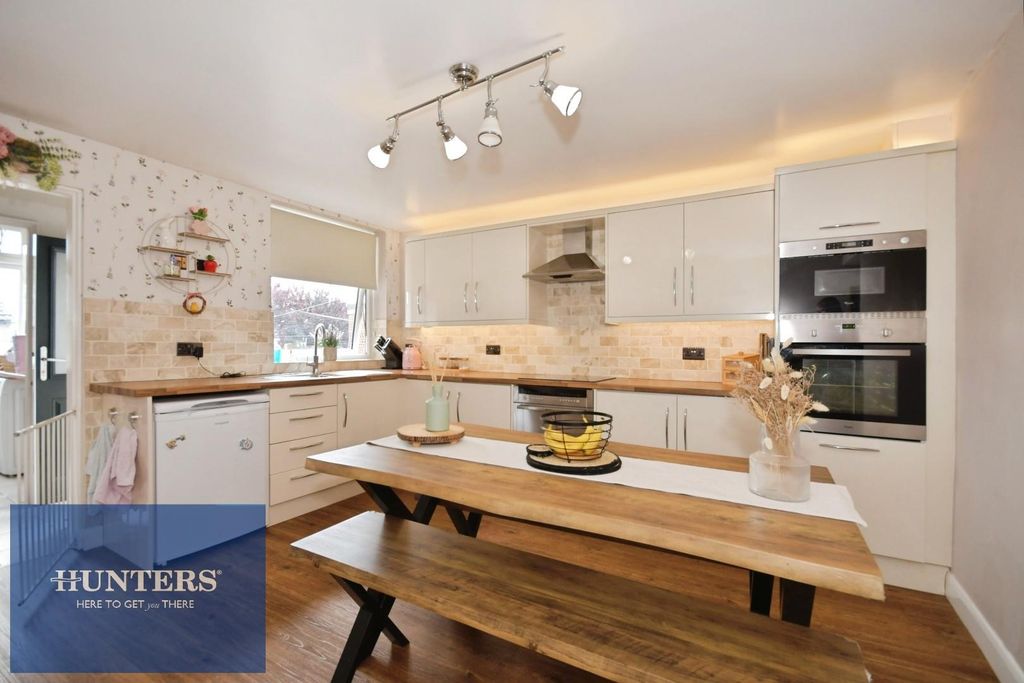 Property photo 2 of 16 Kitchen 2.Jpg