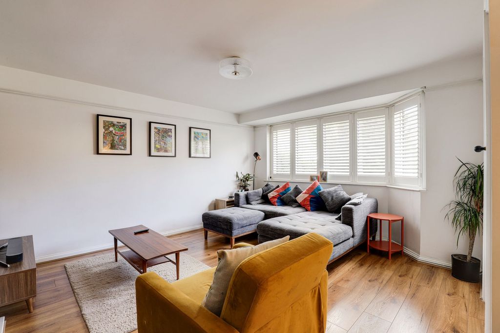 Property photo 2 of 20