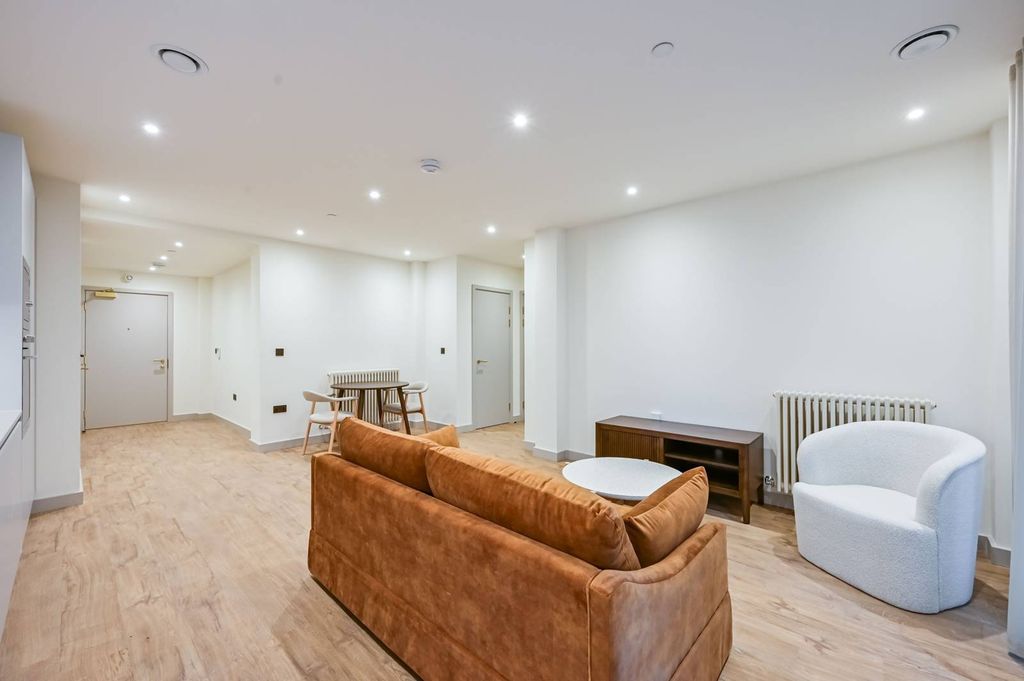 Property photo 3 of 63