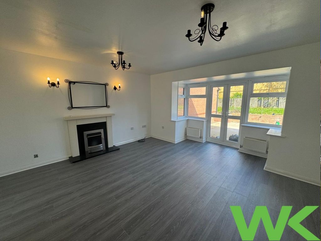 Property photo 2 of 11 Lounge