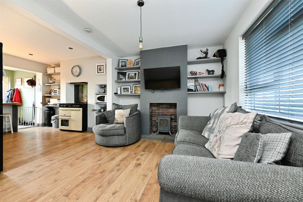 Property photo 3 of 17