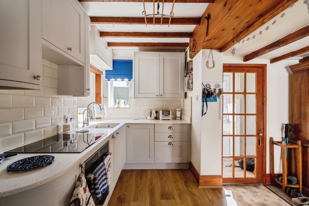 Property photo 2 of 23