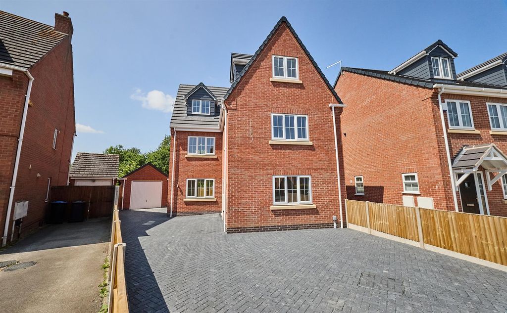 Property photo 1 of 18 Russet Close 17.Jpg