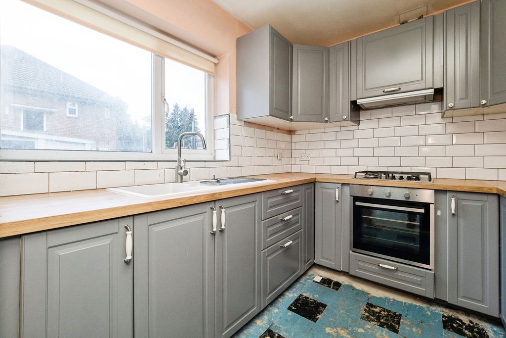 Property photo 2 of 17 Kitchen