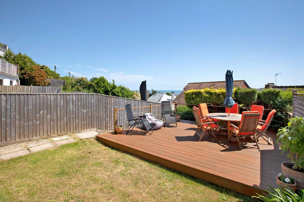 Property photo 2 of 18
