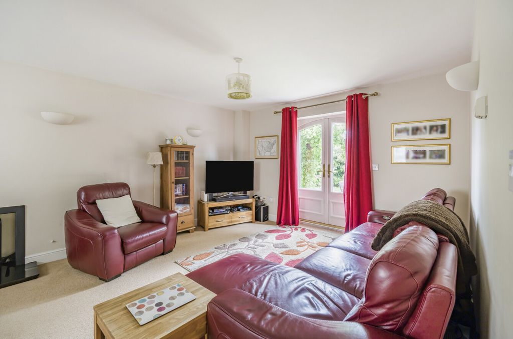 Property photo 3 of 17 Sitting Room