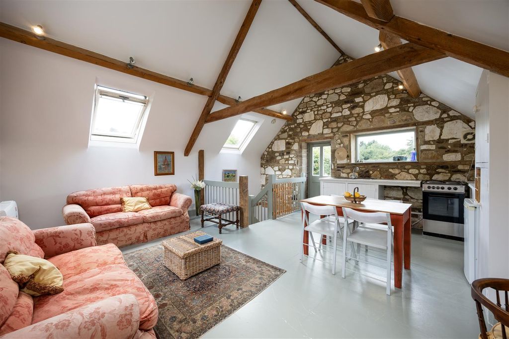Property photo 3 of 10 Brighstone_Spence Willard-5.Jpg