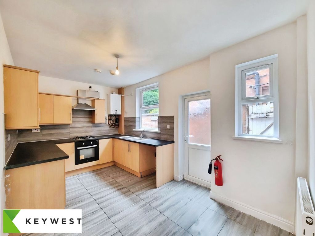 Property photo 2 of 9 620769ce-235d2296Df4ce92B29A7E85198c3A01B