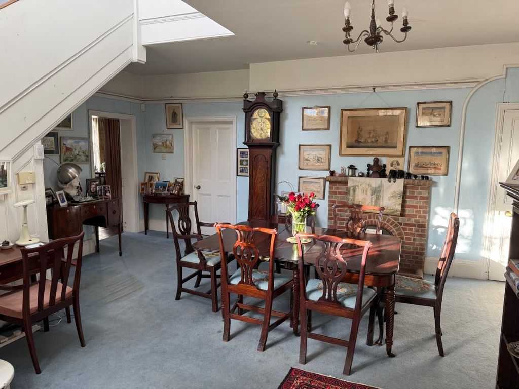 Property photo 3 of 18