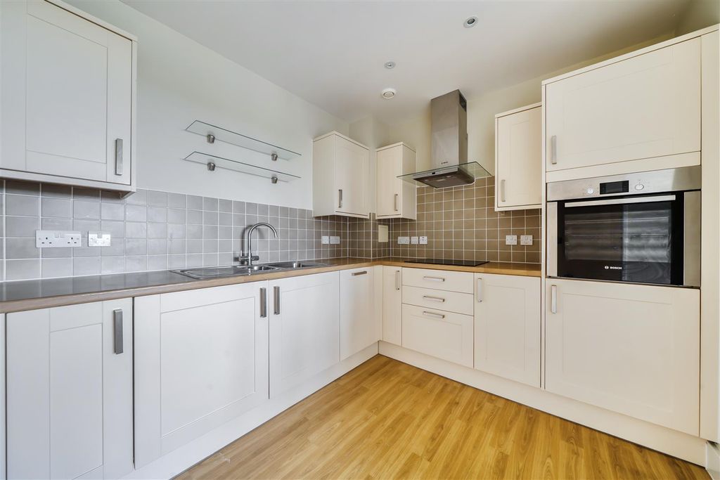 Property photo 3 of 14 Kitchen