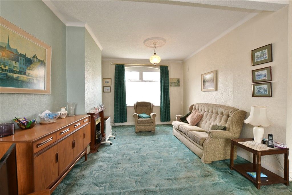 Property photo 3 of 10 Lounge/Dining Room