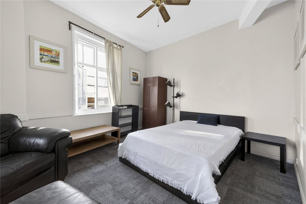 Property photo 3 of 16 Bedroom