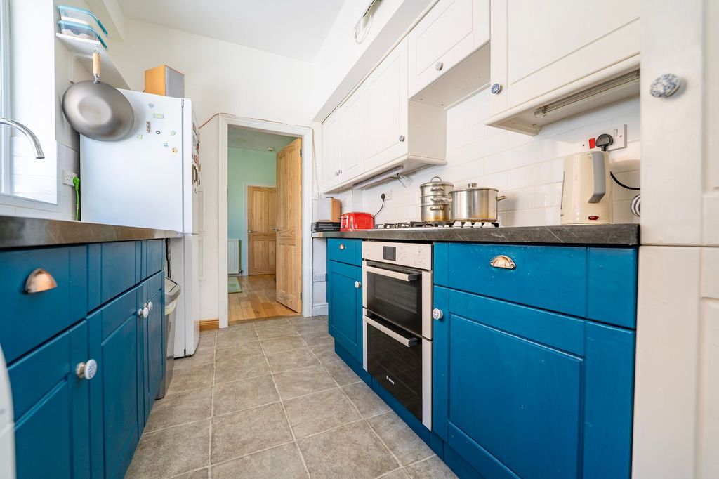 Property photo 2 of 21