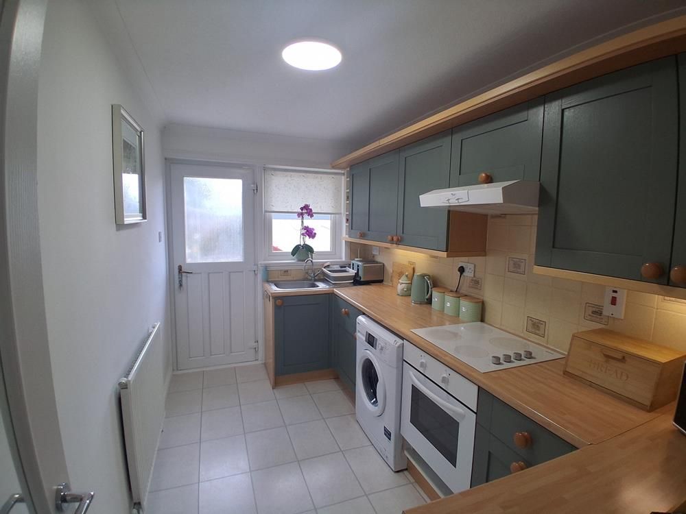 Property photo 3 of 7 Kitchen 2