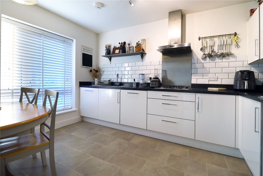 Property photo 3 of 14 Picture No. 12