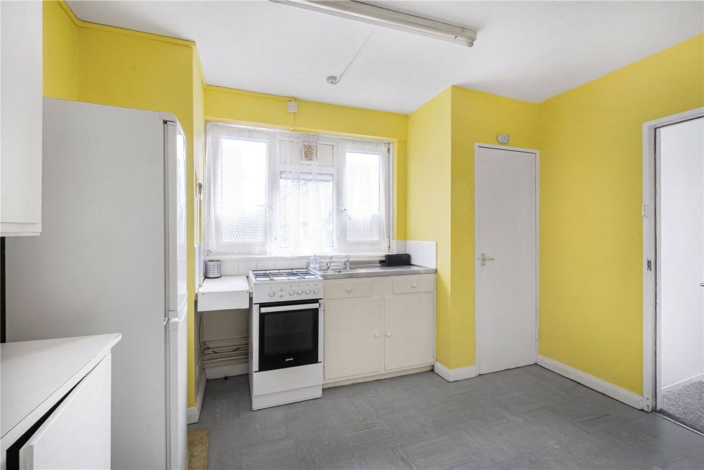 Property photo 3 of 16 Kitchen