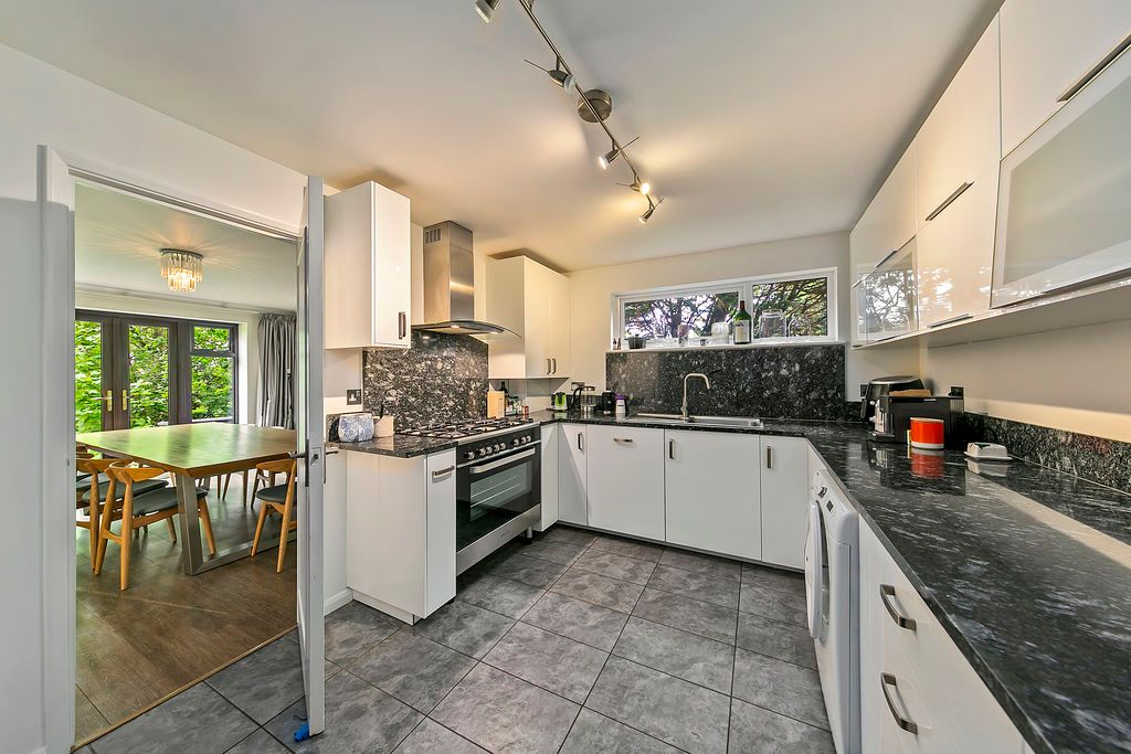 Property photo 2 of 14 Kitchen