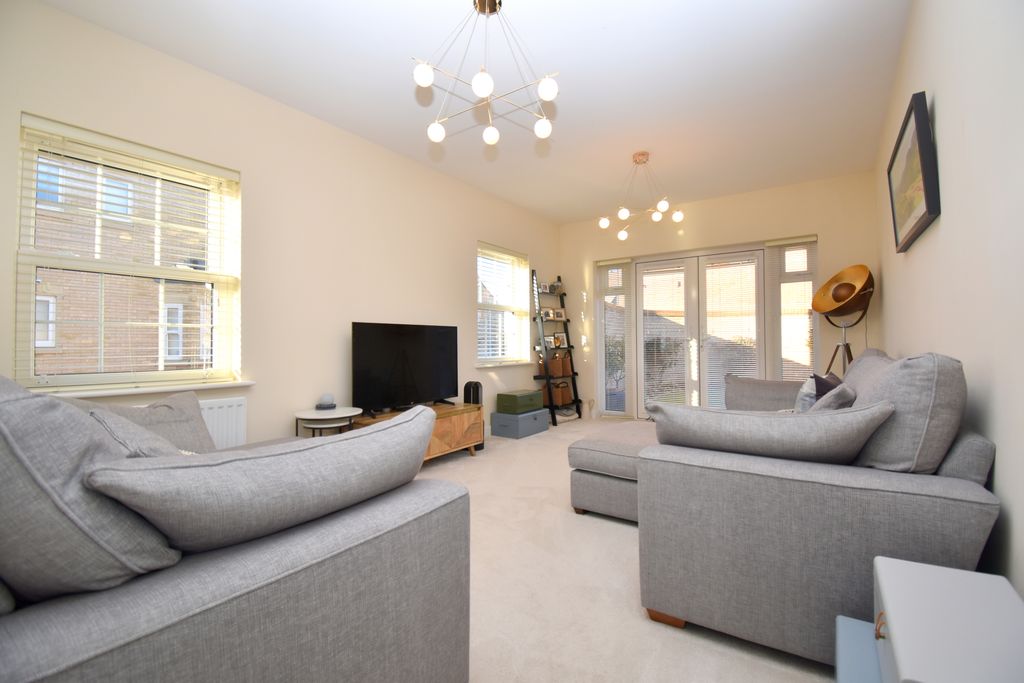 Property photo 2 of 37