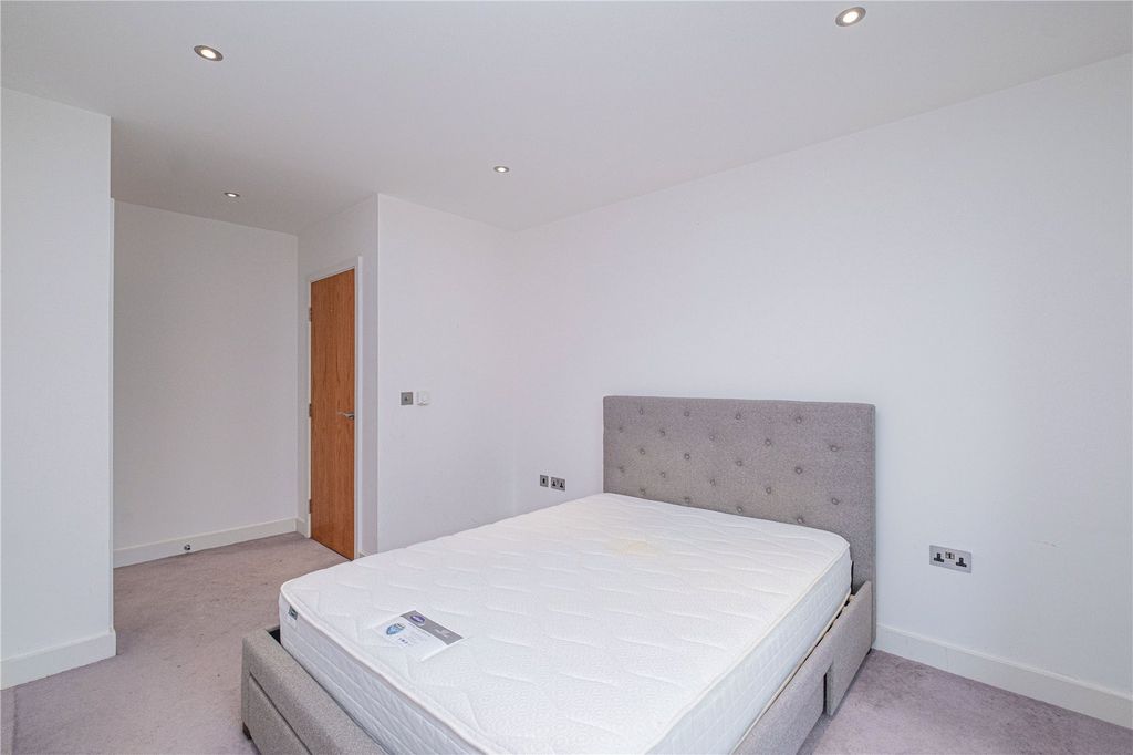 Property photo 3 of 8 Picture No. 11