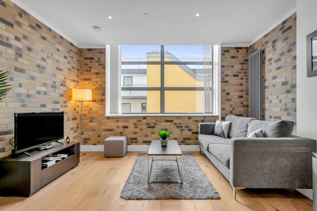 Property photo 1 of 14 Living Room