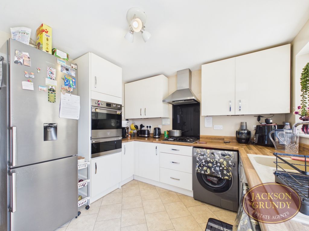 Property photo 3 of 20 Hedgerow Lane