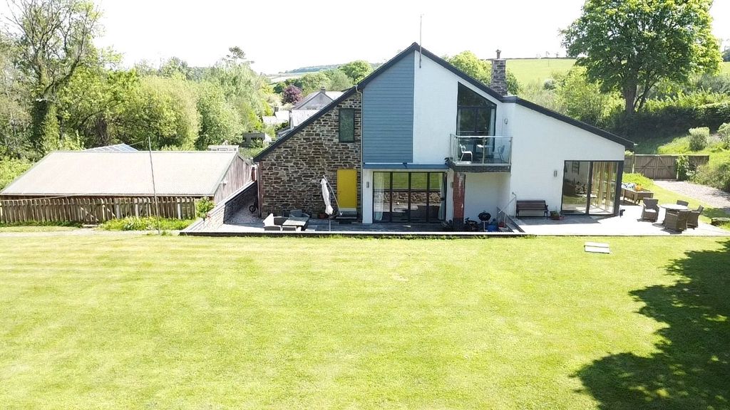 Property photo 2 of 20 Picture No. 33