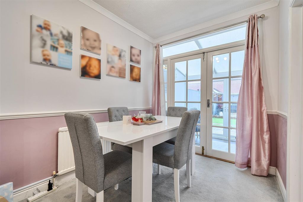 Property photo 2 of 17 Dining Area