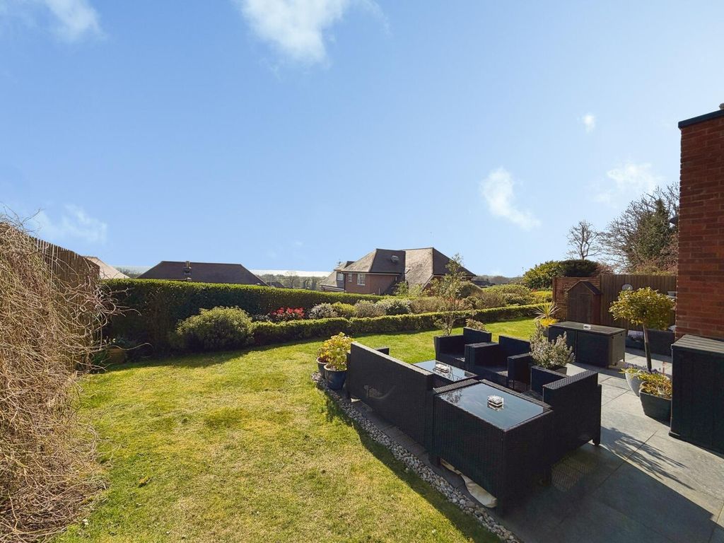 Property photo 3 of 17 Garden