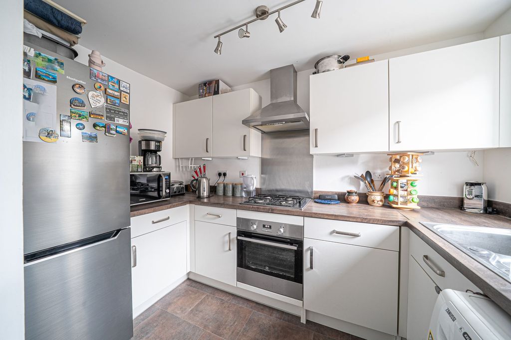 Property photo 3 of 20 Kitchen
