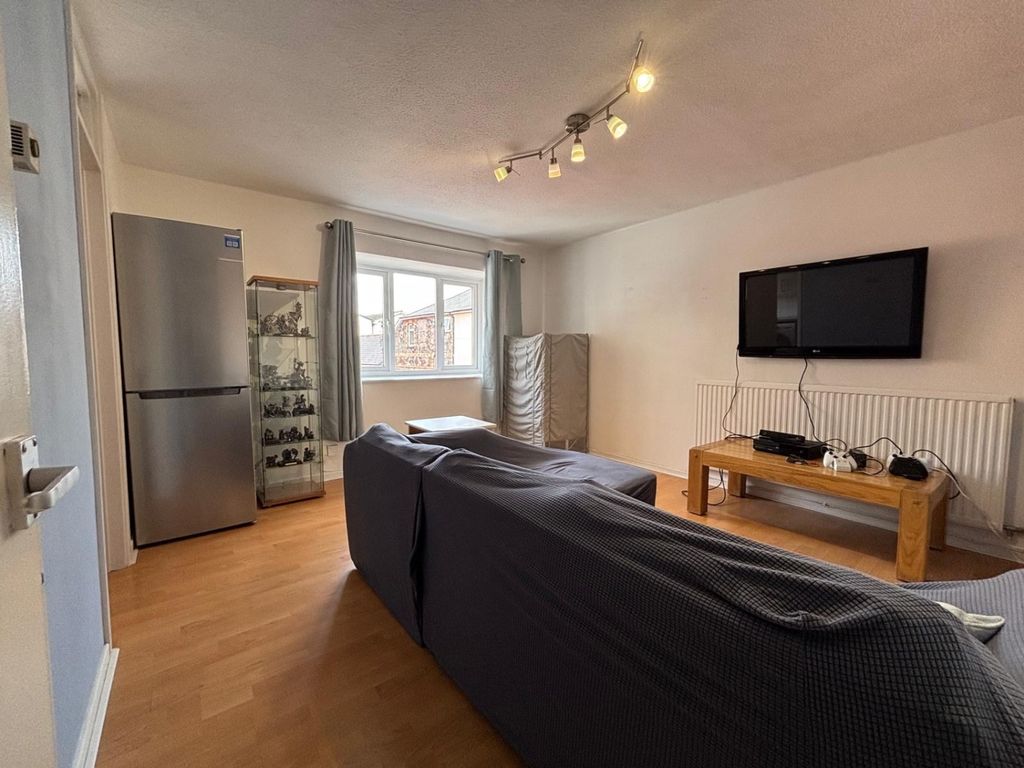 Property photo 2 of 5 9B089743-B2Ab-4c15-98B5-A62Fb783De7B