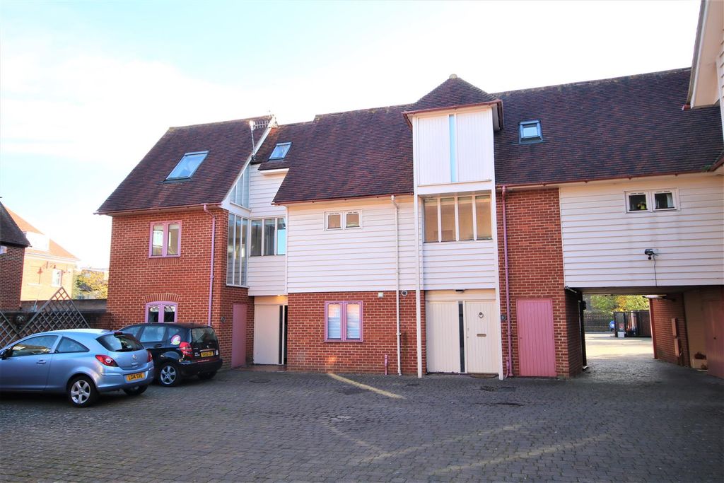 Property photo 3 of 18 Front 2.Jpg