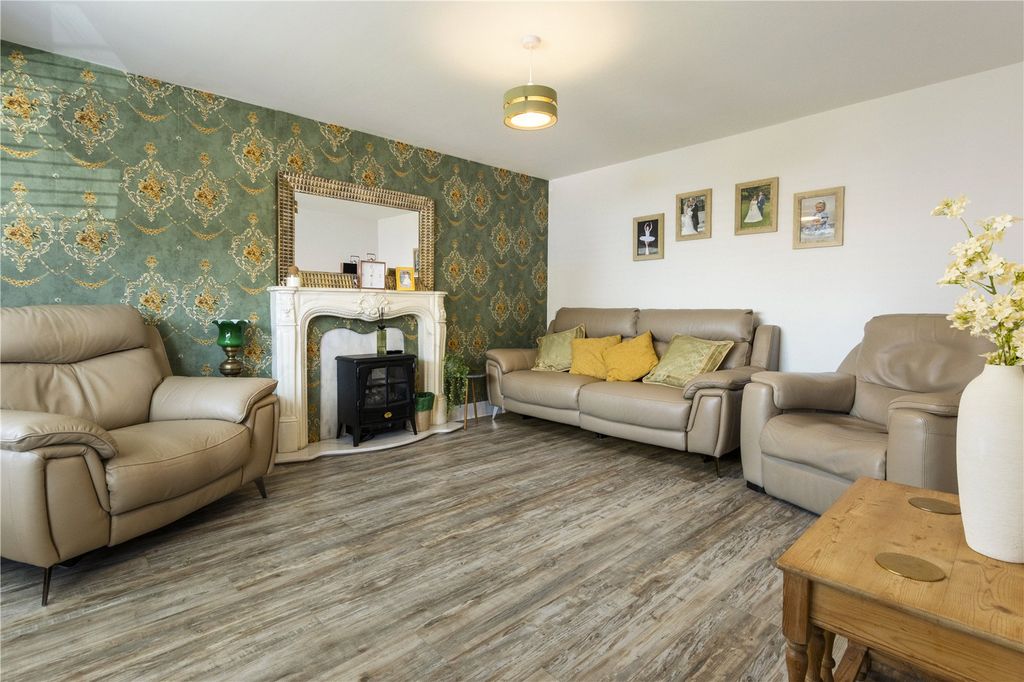 Property photo 2 of 29 Picture No. 23