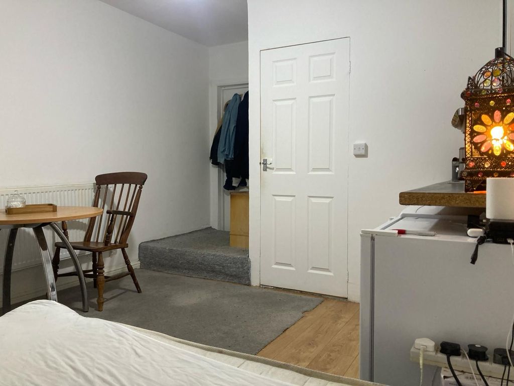 Property photo 2 of 3