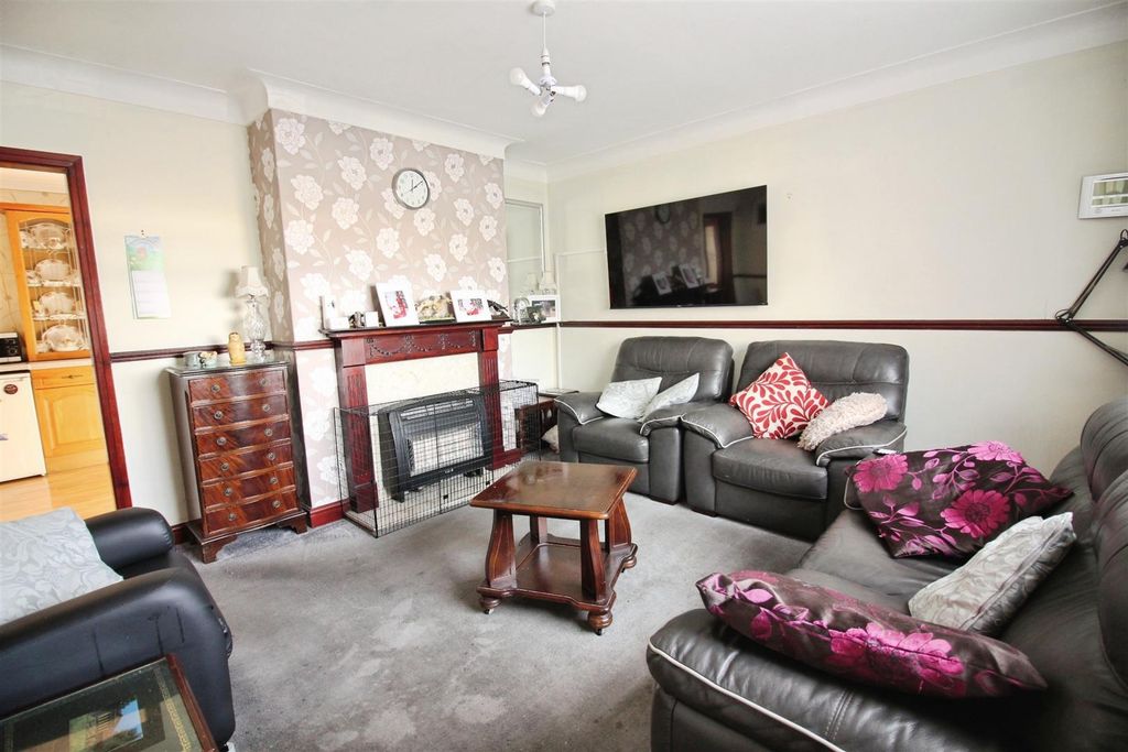 Property photo 2 of 11 Living Room