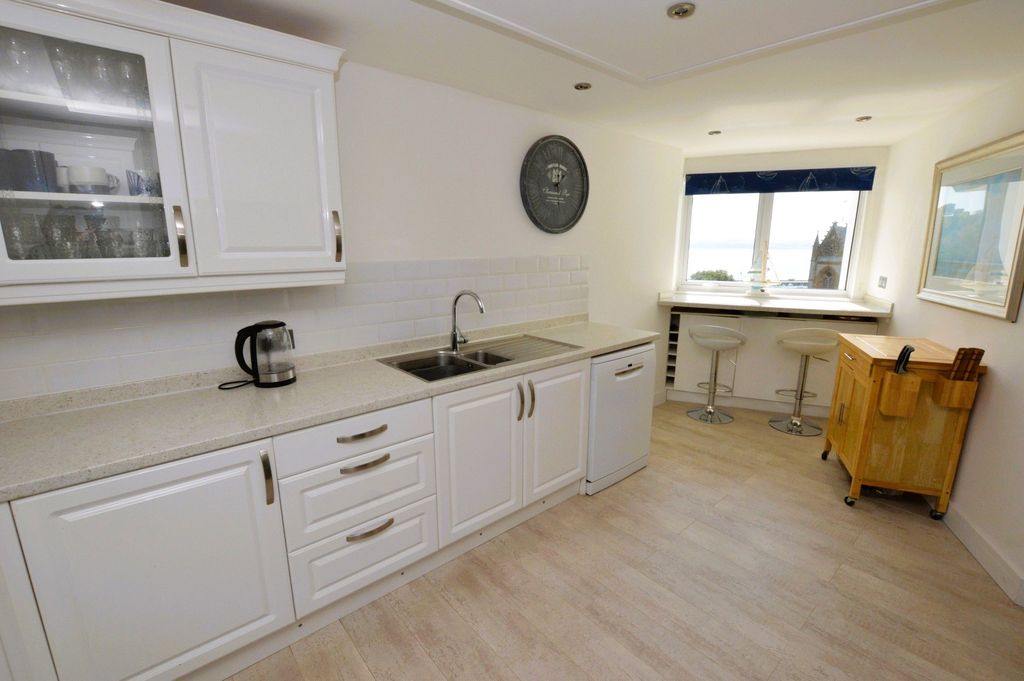 Property photo 3 of 16 Kitchen