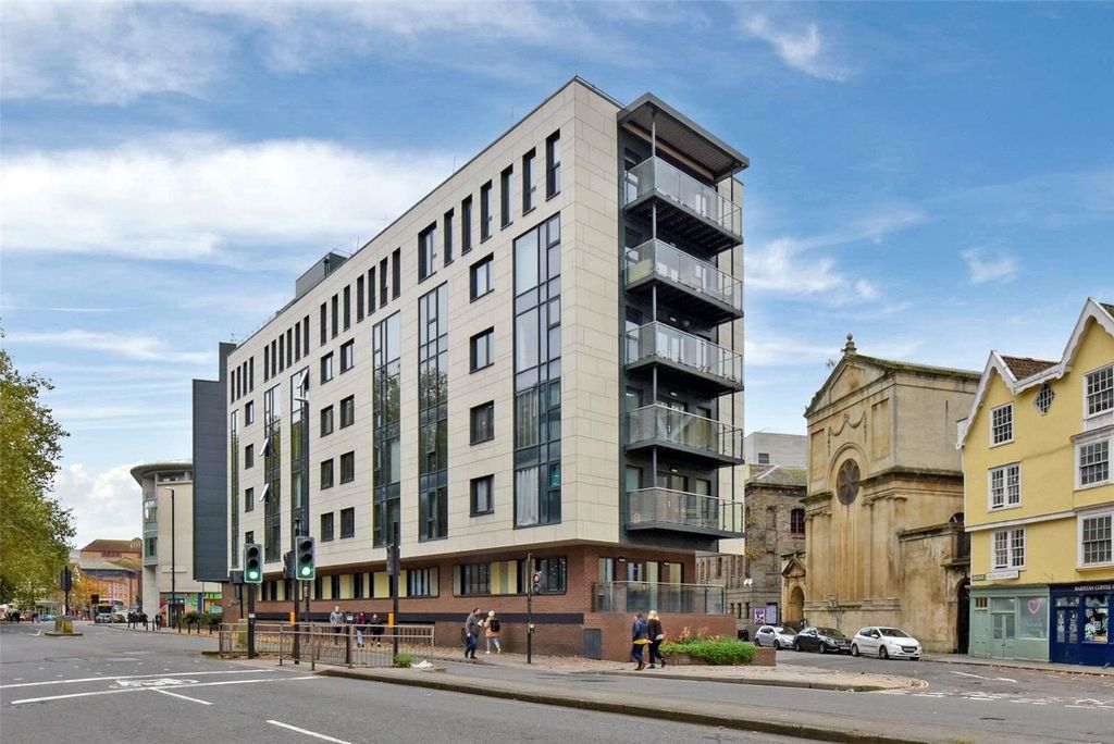 Property photo 1 of 7 Modern Apartment Block In A Vibrant City Area...