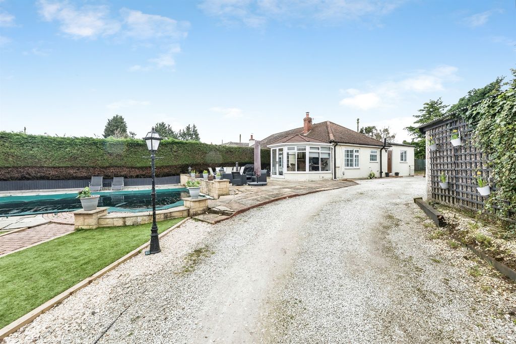 Property photo 2 of 25