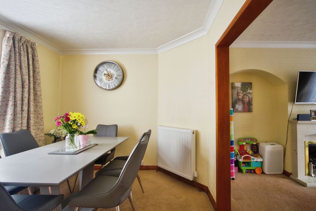 Property photo 3 of 20