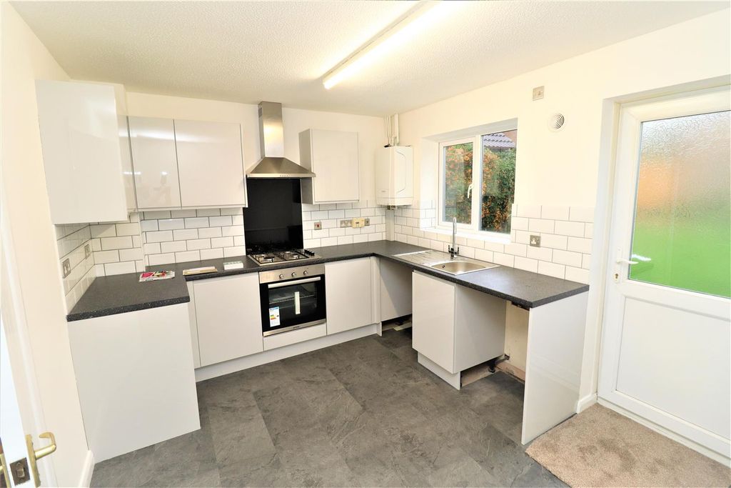 Property photo 2 of 8 Kitchen