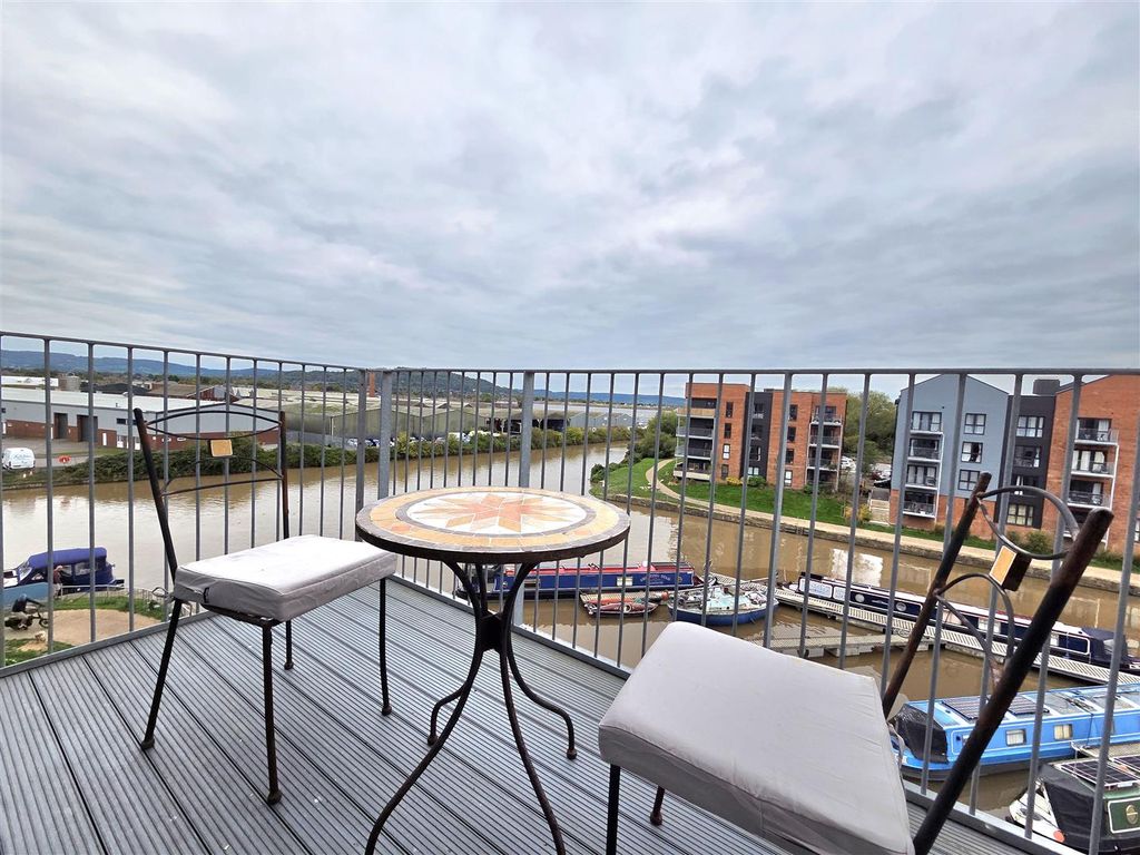 Property photo 3 of 14