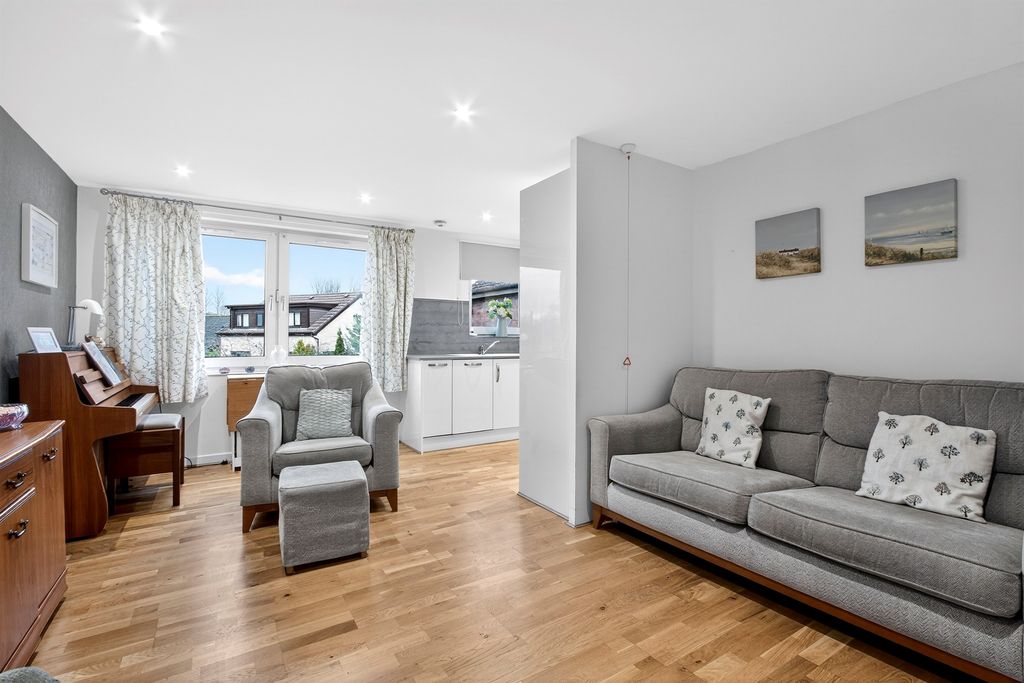 Property photo 2 of 20