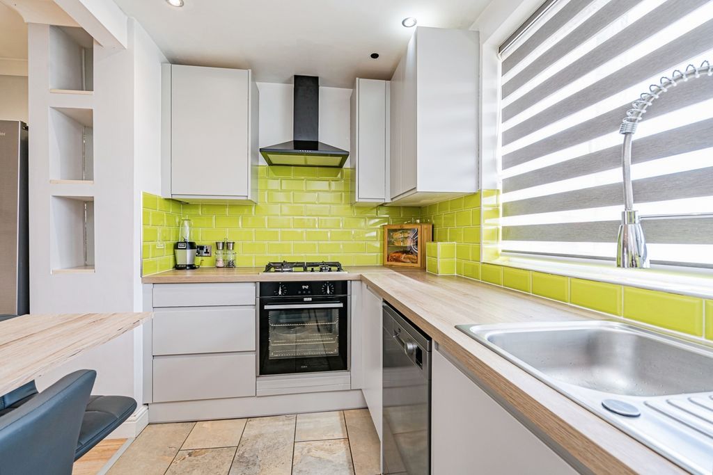 Property photo 2 of 17 Photo