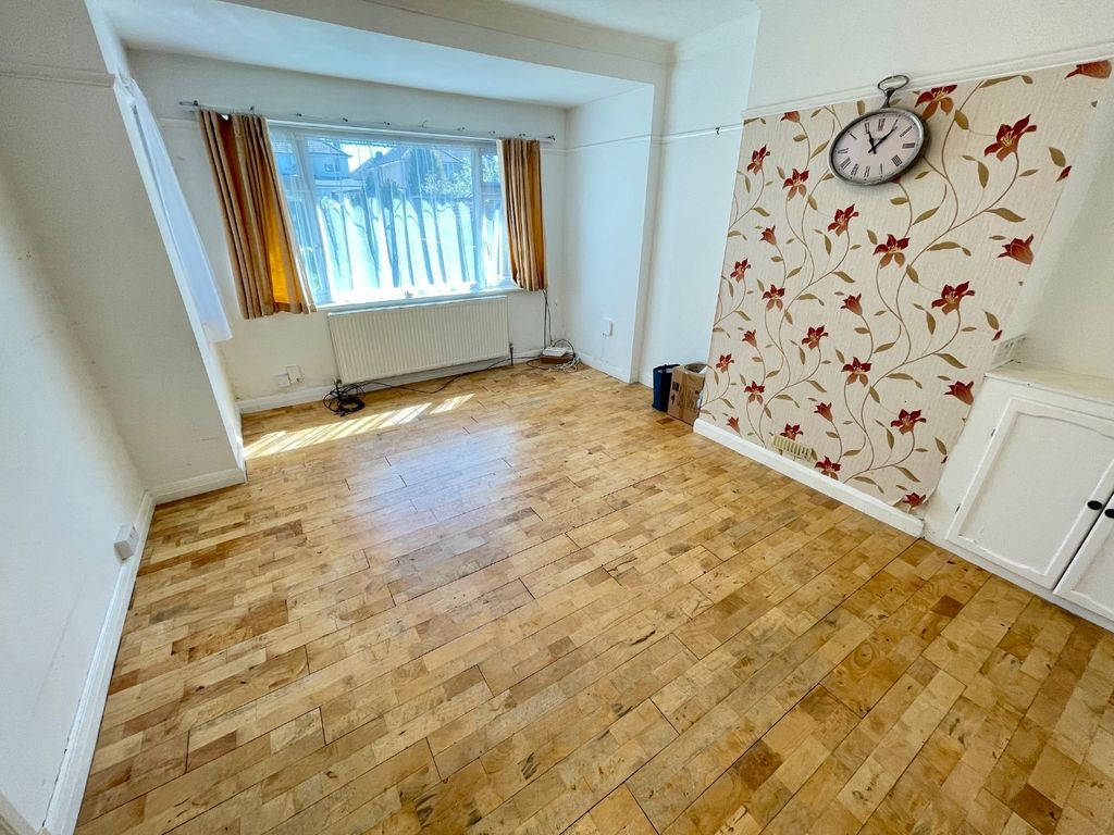Property photo 2 of 9 4954172