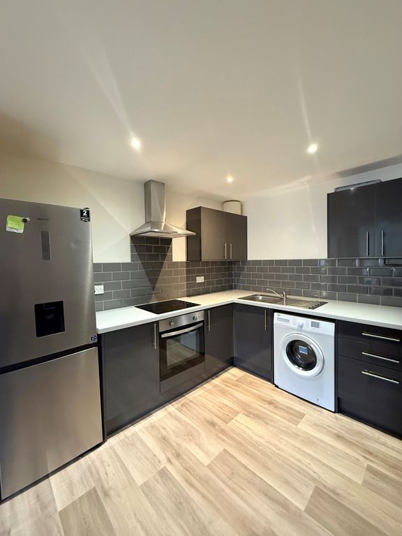 Property photo 1 of 5 Kitchen 2