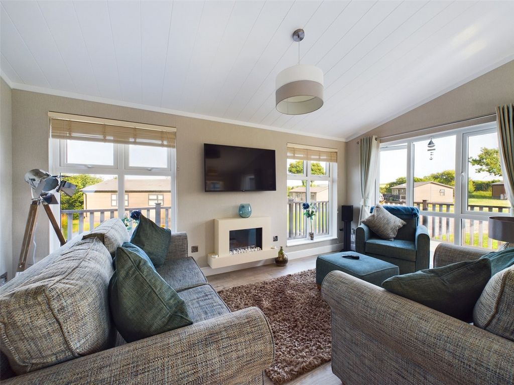 Property photo 3 of 16 Picture No. 06