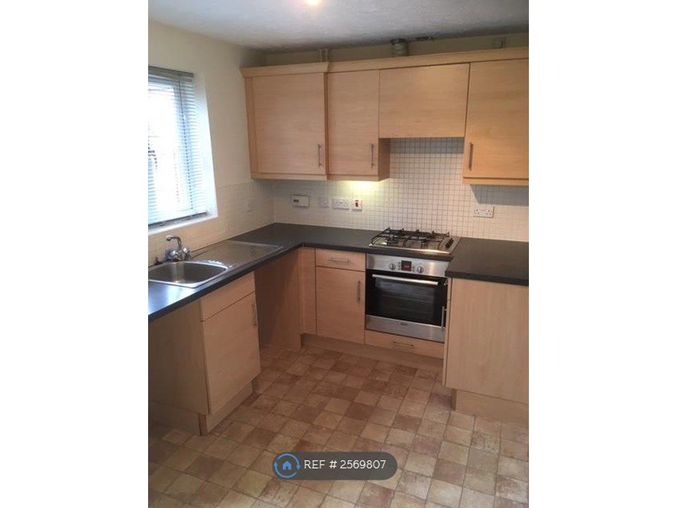 Property photo 2 of 7 Kitchen