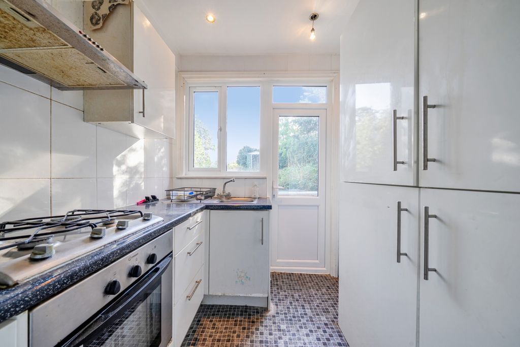 Property photo 3 of 17 Kitchen
