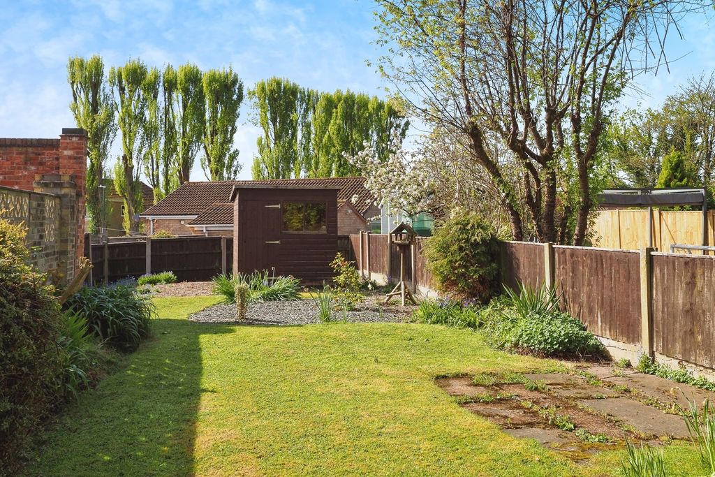 Property photo 2 of 13 Garden