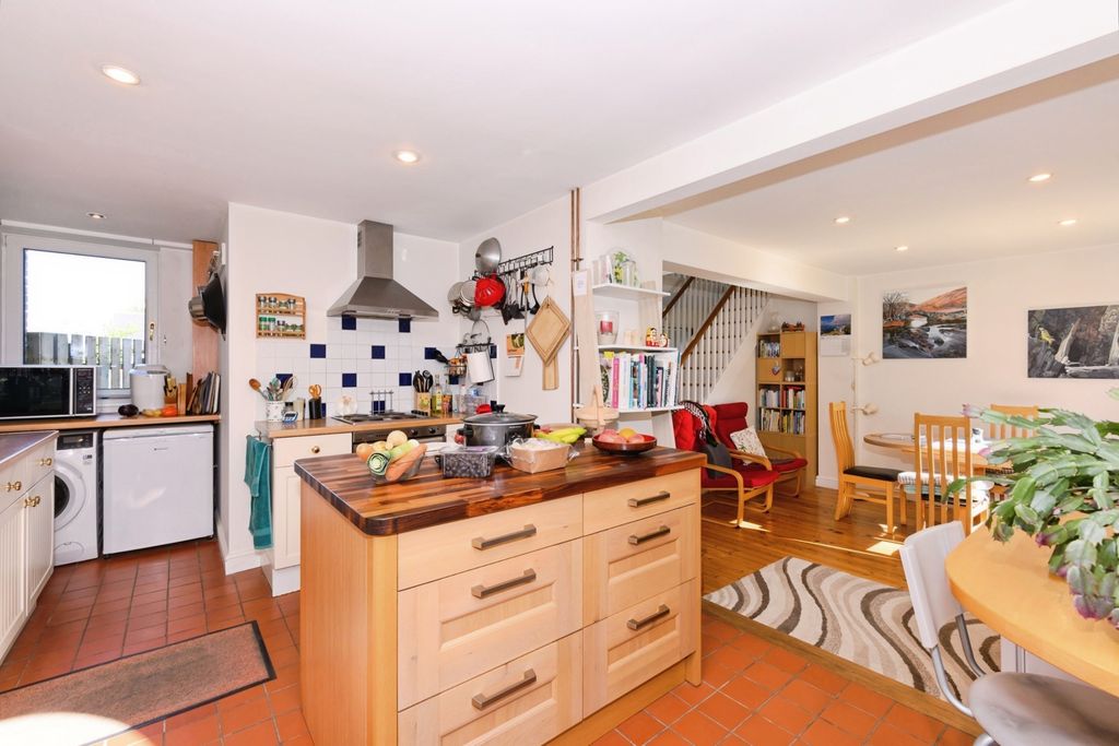 Property photo 3 of 10 Kitchen/Dining Room